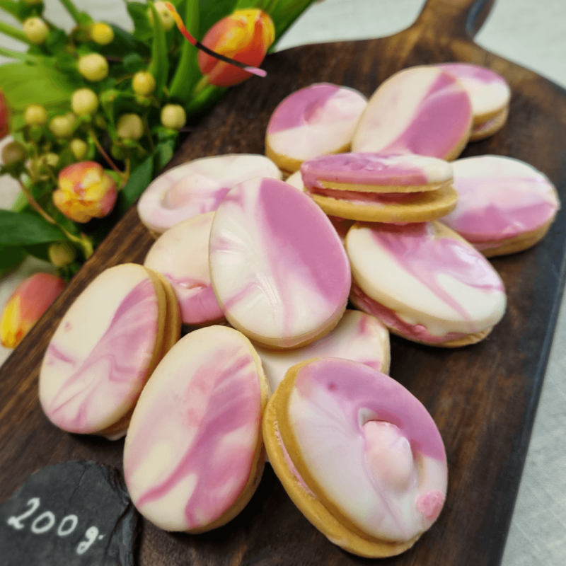 Osterkekserei Himbeer mit Himbeercremefüllung